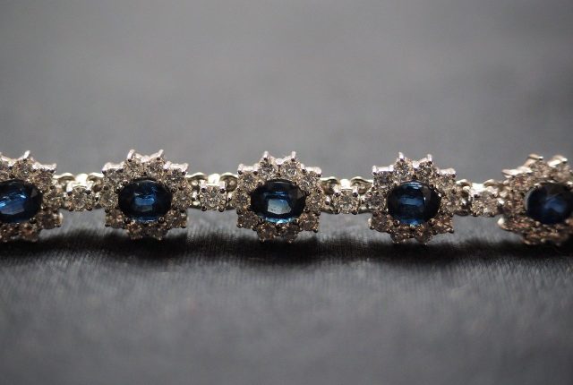bracelet with sapphires, meaning of the September birthstone and other facts about Sapphires