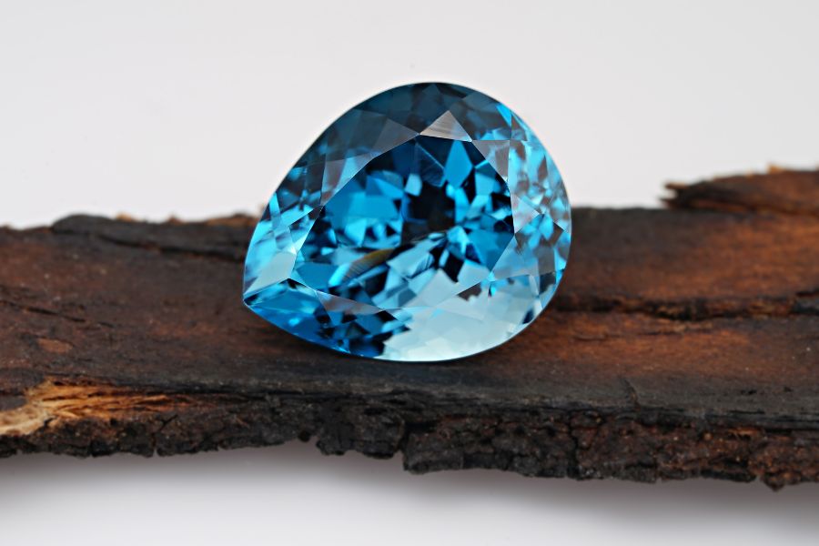 Teal gemstones in Jewelry, topaz