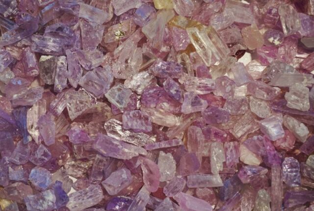 Kunzite crystal Meaning, Uses, and Healing Properties